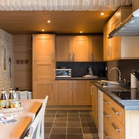 Spacious Aan Damse Vaart @ Apartamento